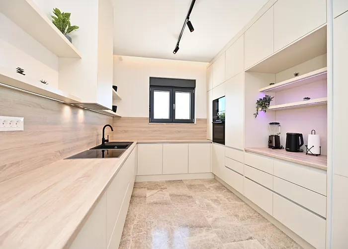Donatus Villa *