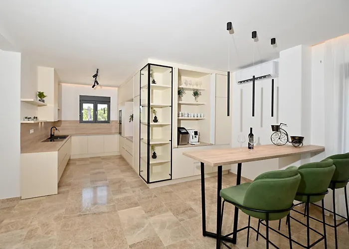 Donatus Villa *
