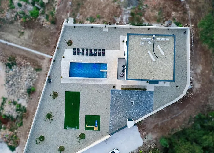 Donatus Villa *