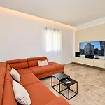 Donatus Villa *