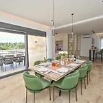 Donatus Villa *