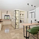 Donatus Villa *