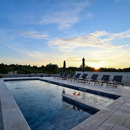 Donatus Villa *