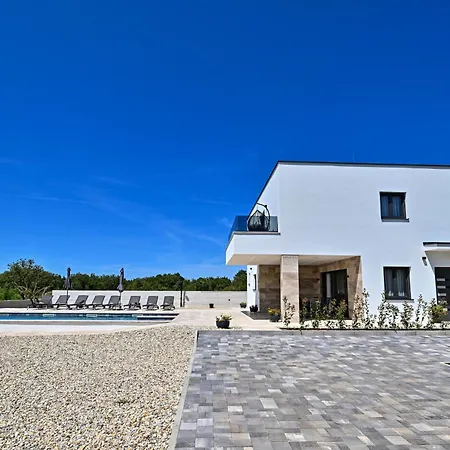 Donatus Villa