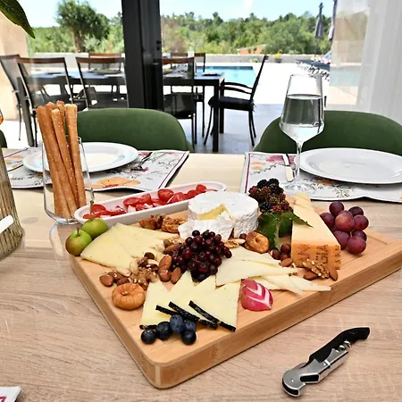 Vila Donatus Murvica (Policnik)