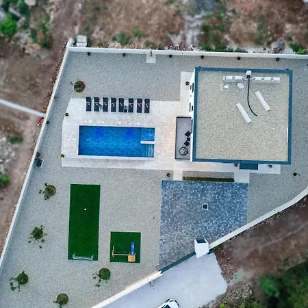 Donatus Villa *