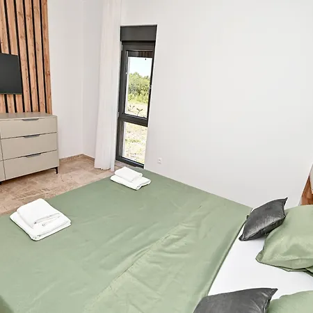 Donatus Villa *